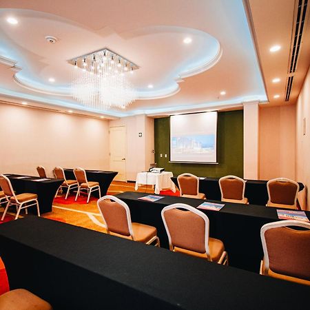 图斯特拉古铁雷斯希尔顿花园酒店 外观 照片
